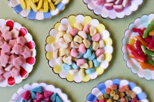 Süßigkeiten & Snacks